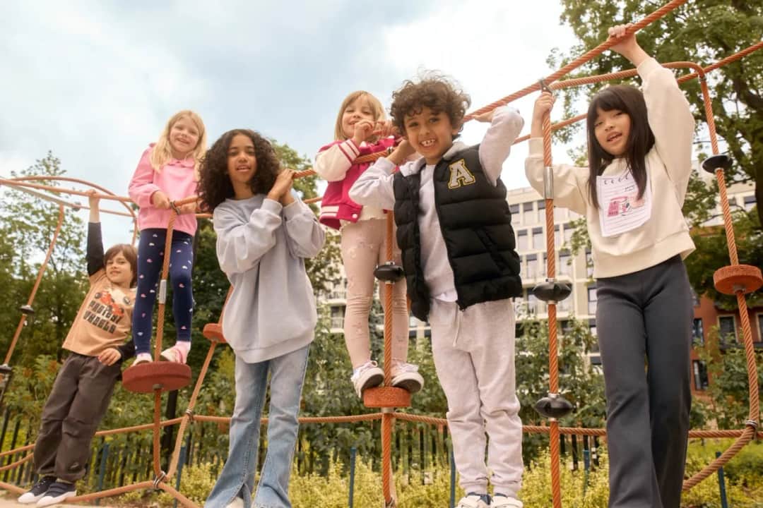 Ciepła bluza dla dziewczynki – najlepsze modele na chłodne dni