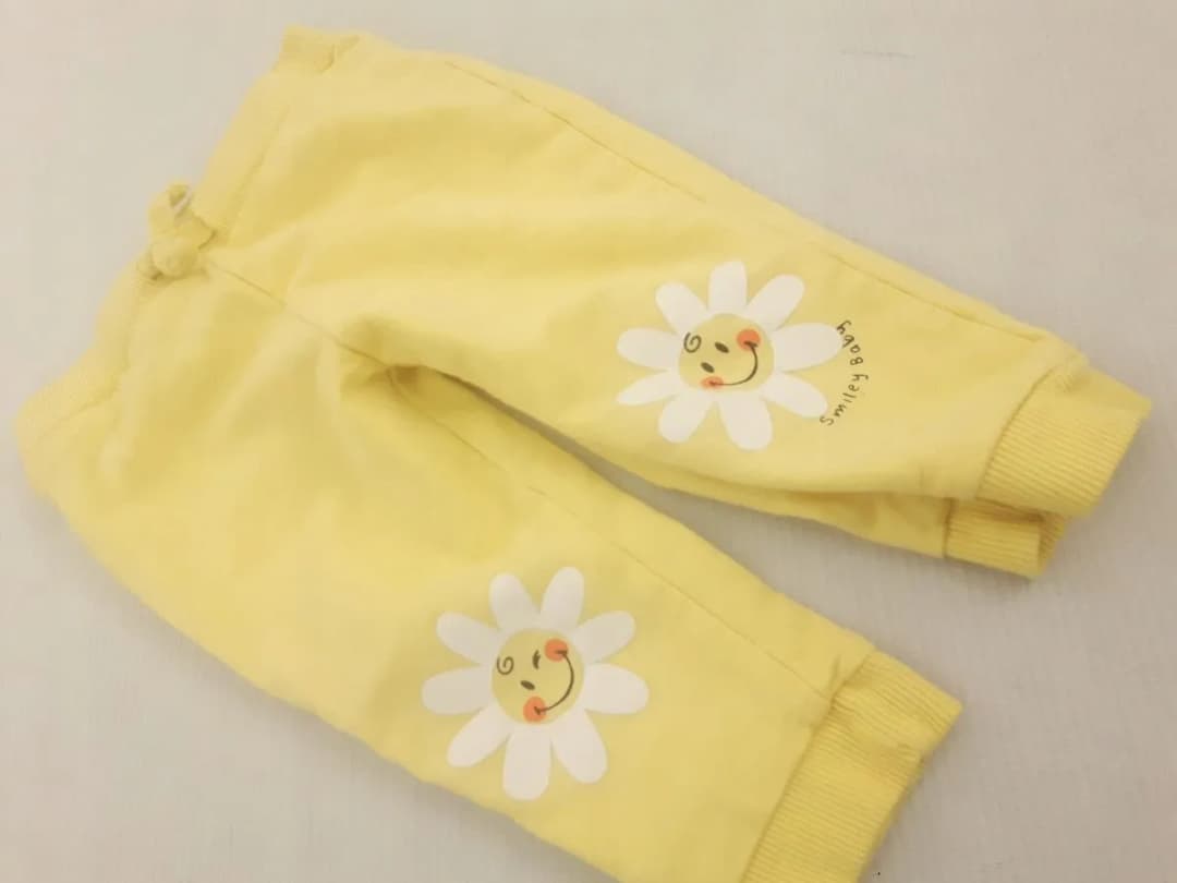 Sinsay spodnie dla dziewczynki – modne modele w atrakcyjnych cenach