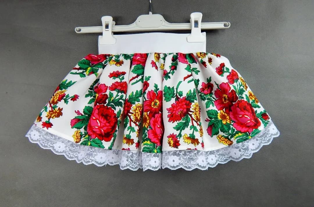 Spódnica góralska dla dziewczynki – jak wybrać idealny model?