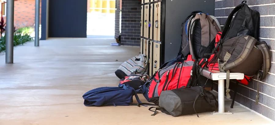 Jak wyczyścić plecak szkolny i uniknąć trwałych plam Jak wyczyścić plecak szkolny i uniknąć trwałych plam