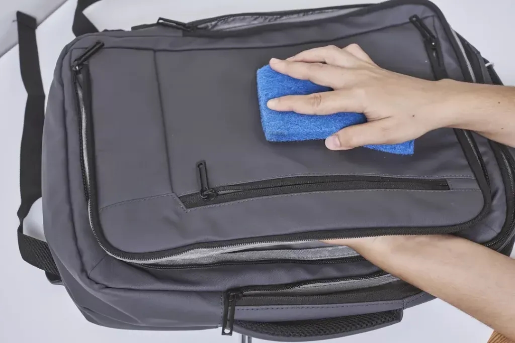 Na jakim programie prać plecak, aby uniknąć jego uszkodzenia?