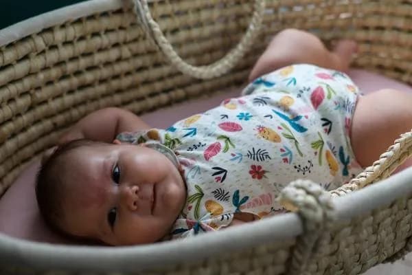 Najlepsze body niemowlęce na ramiączkach - komfort i styl dla maluszka